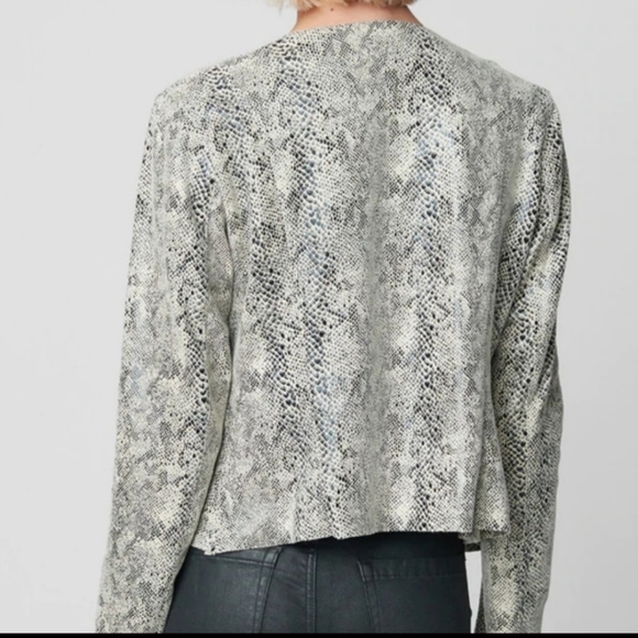 Blank NYC Snakeskin Faux Suede Open Front Blazer Jacket size XS - Picture 6 of 7